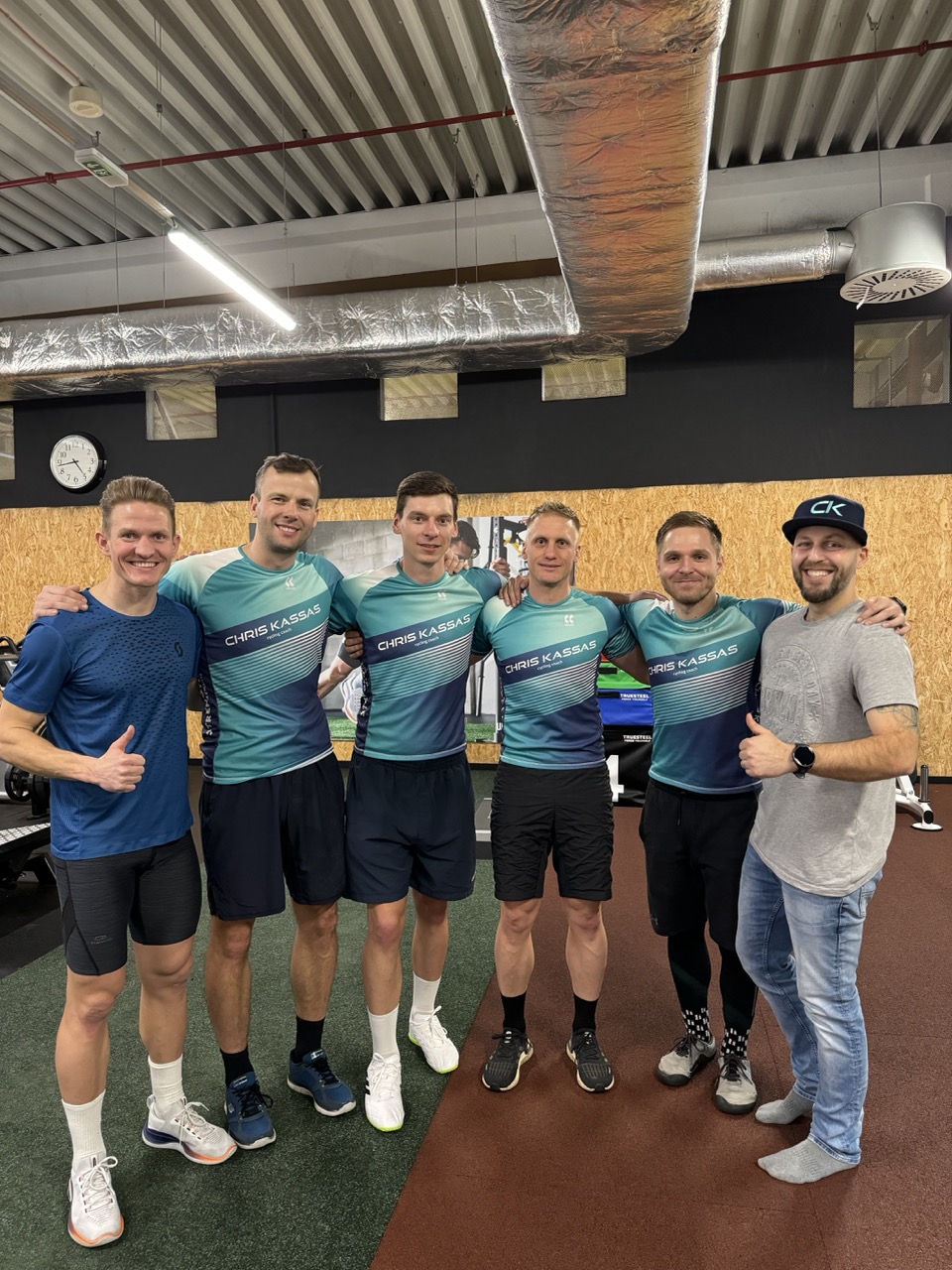 Tým sportovců CK Coaching v tréninkové hale